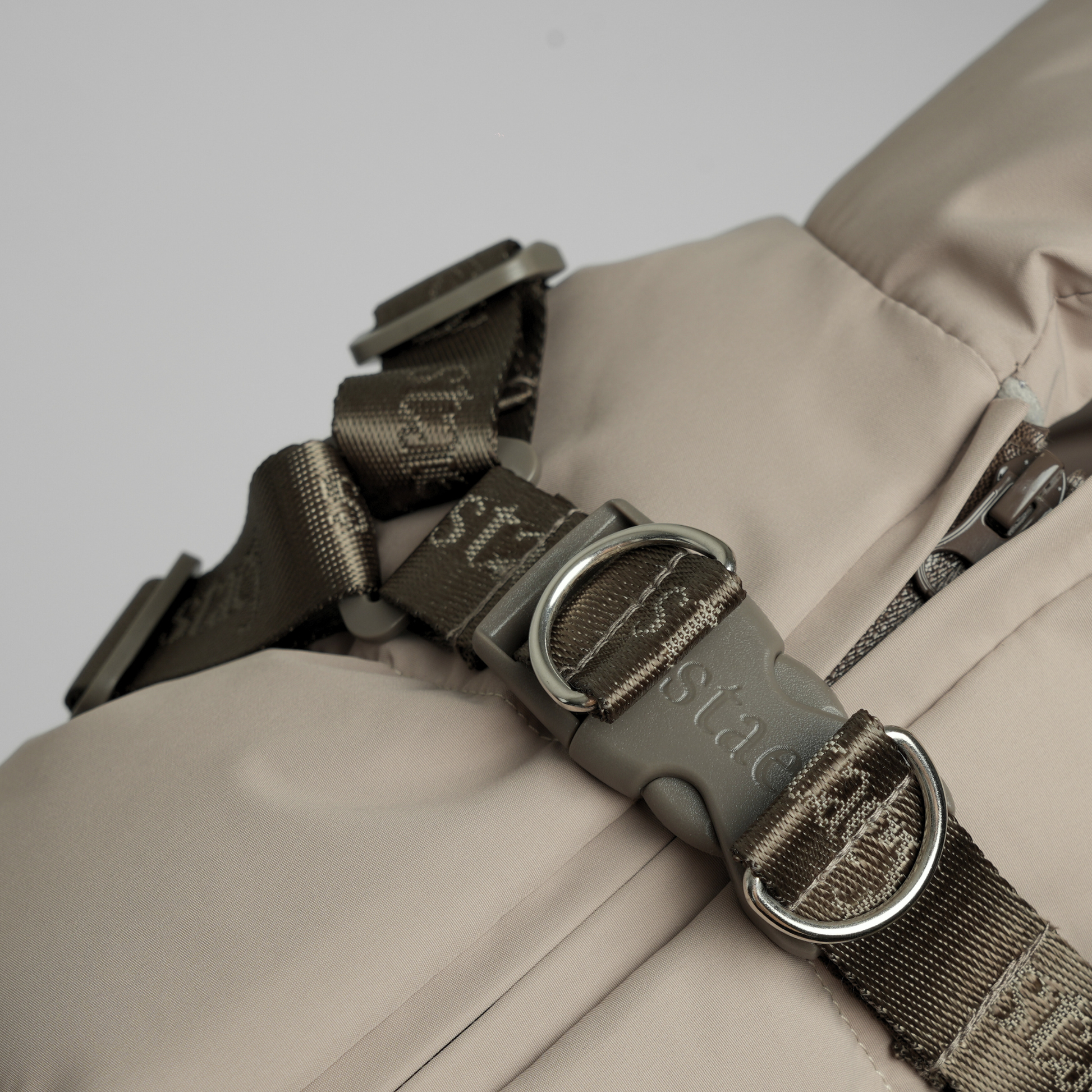 Staey Vera -koiran talvitakki valjailla, hiekka