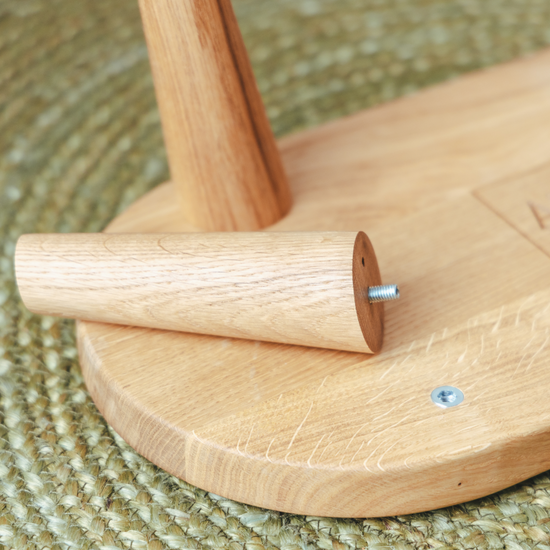 Puinen ruokakuppiteline L-kokoisille kulhoille