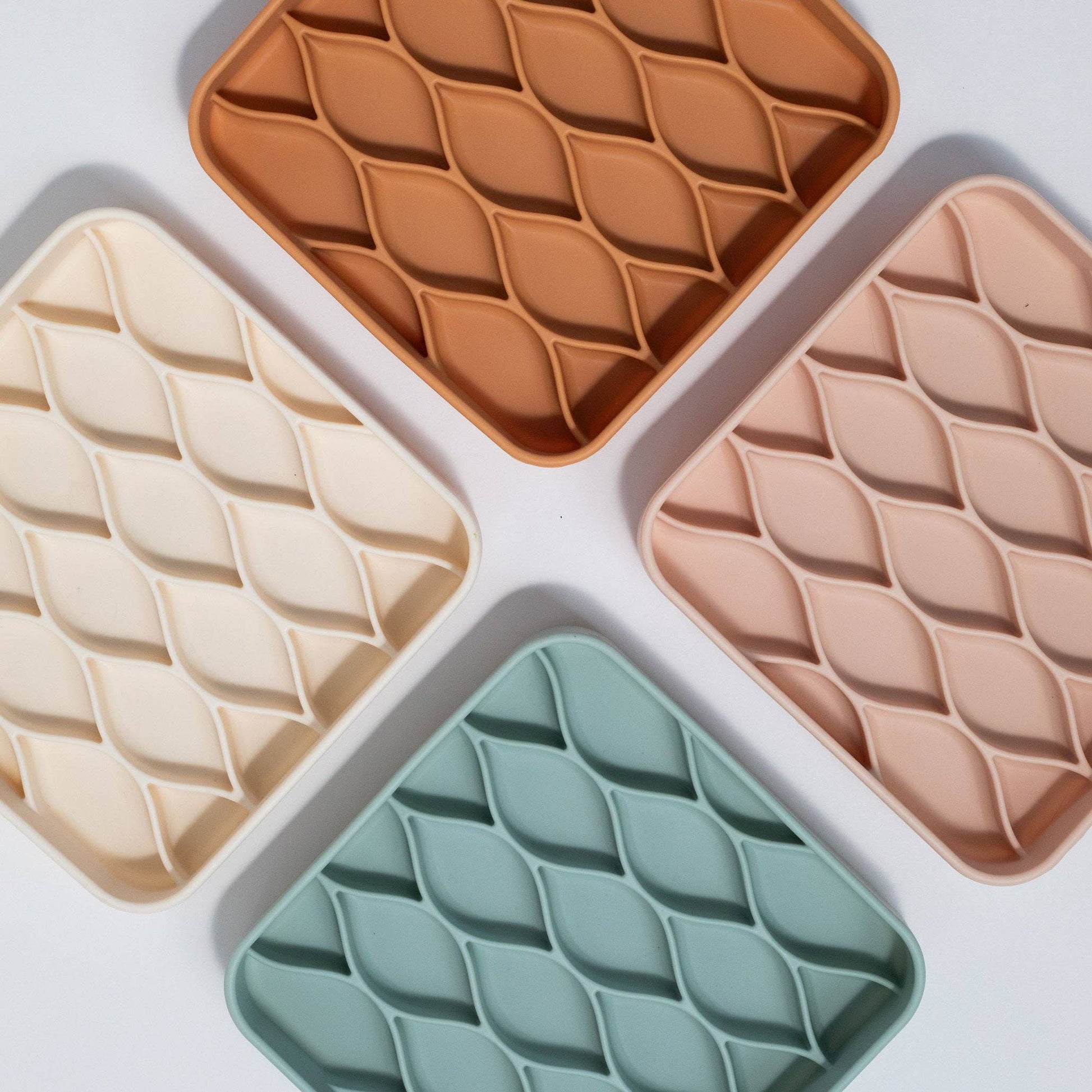 dogged slow feeder, siniharmaa