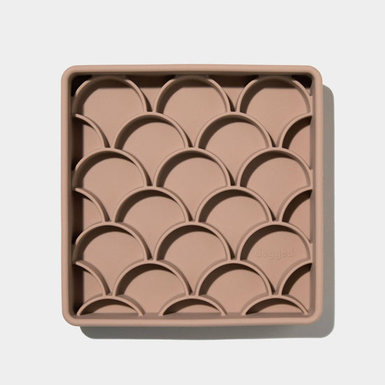 dogged slow feeder ja lick mat, viikuna