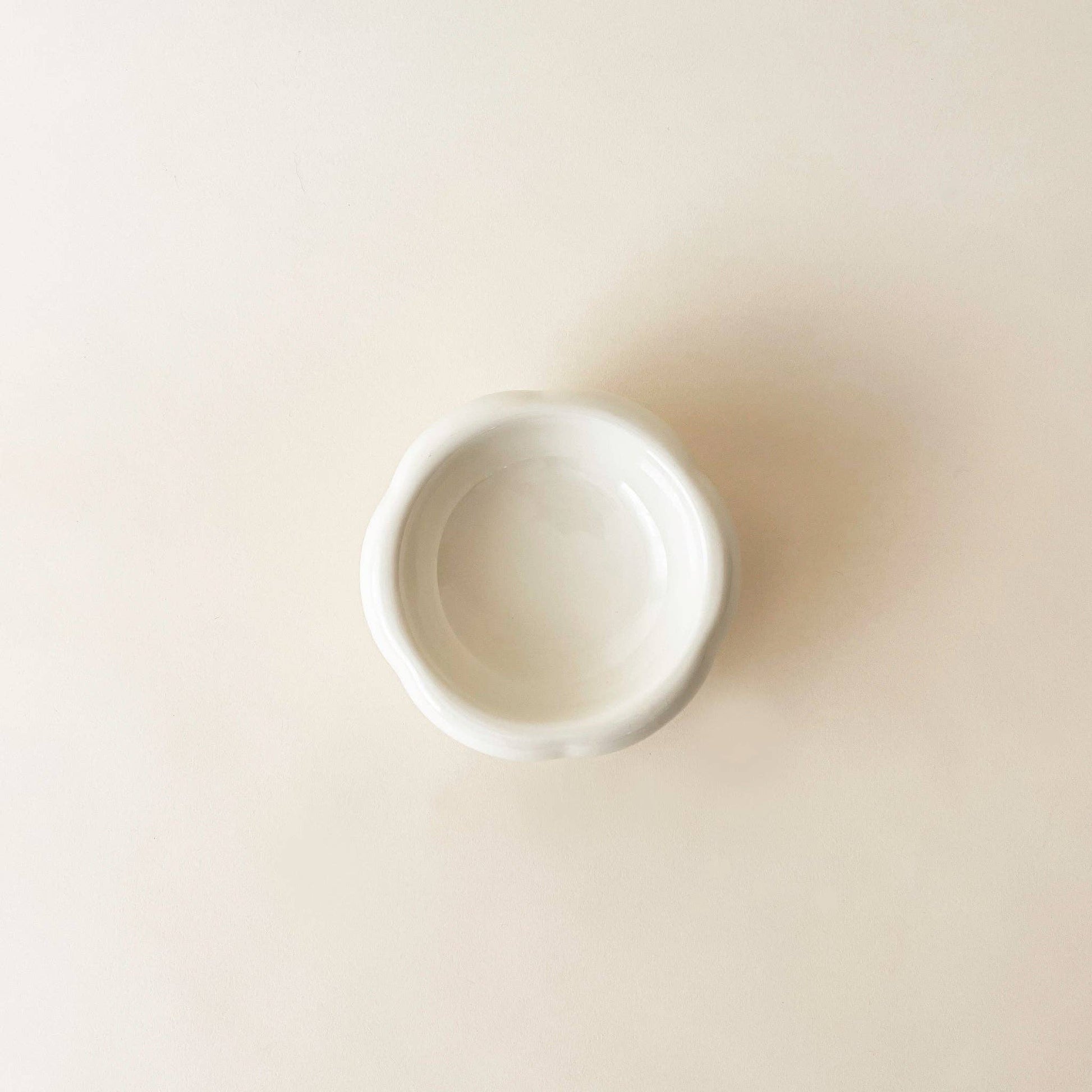 Ecocat Creamy - korotettu juomakuppi kissalle