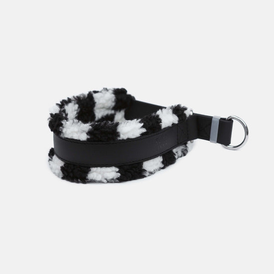 Musta koiran kaulapanta