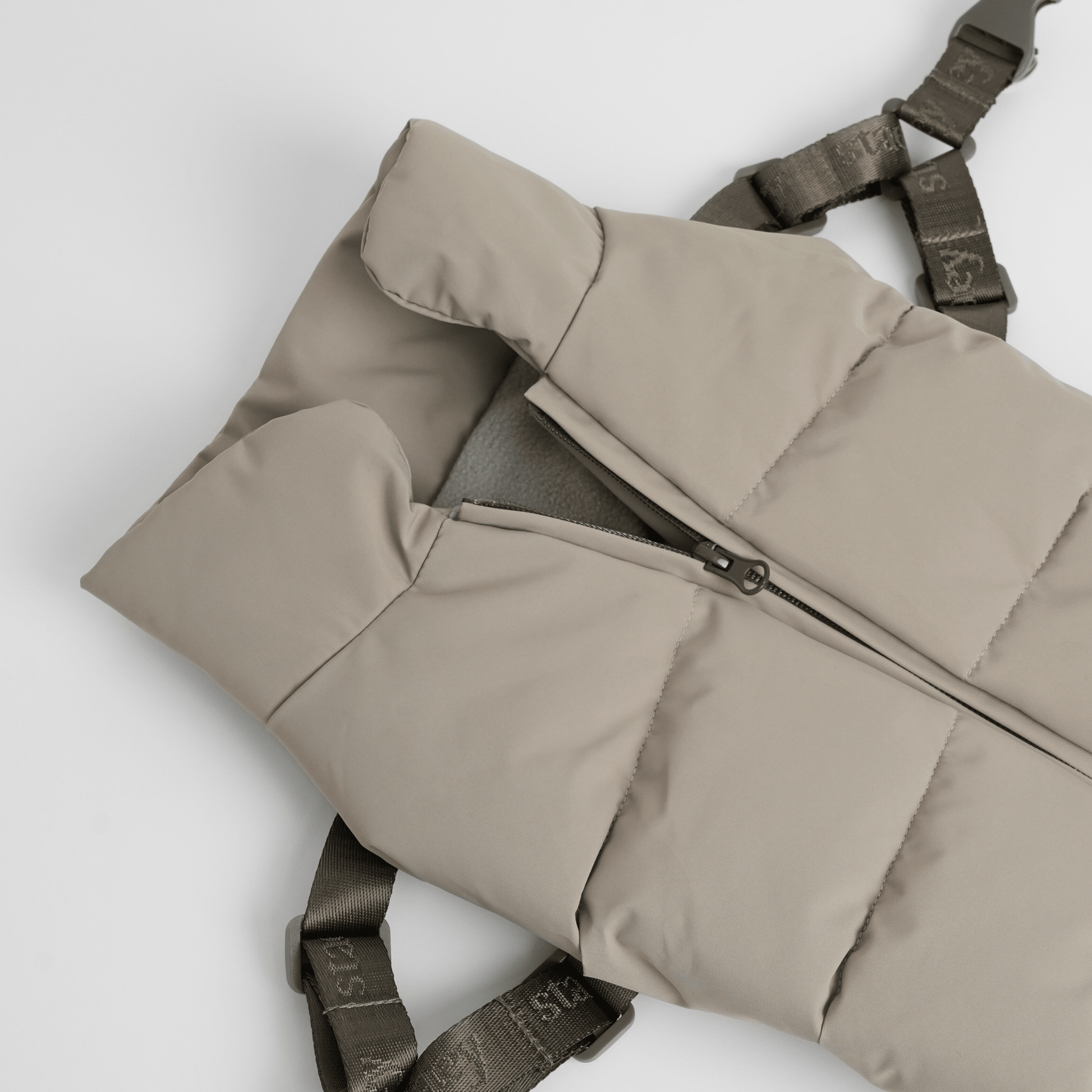 Staey Vera - koiran talvitakki valjailla, hiekka